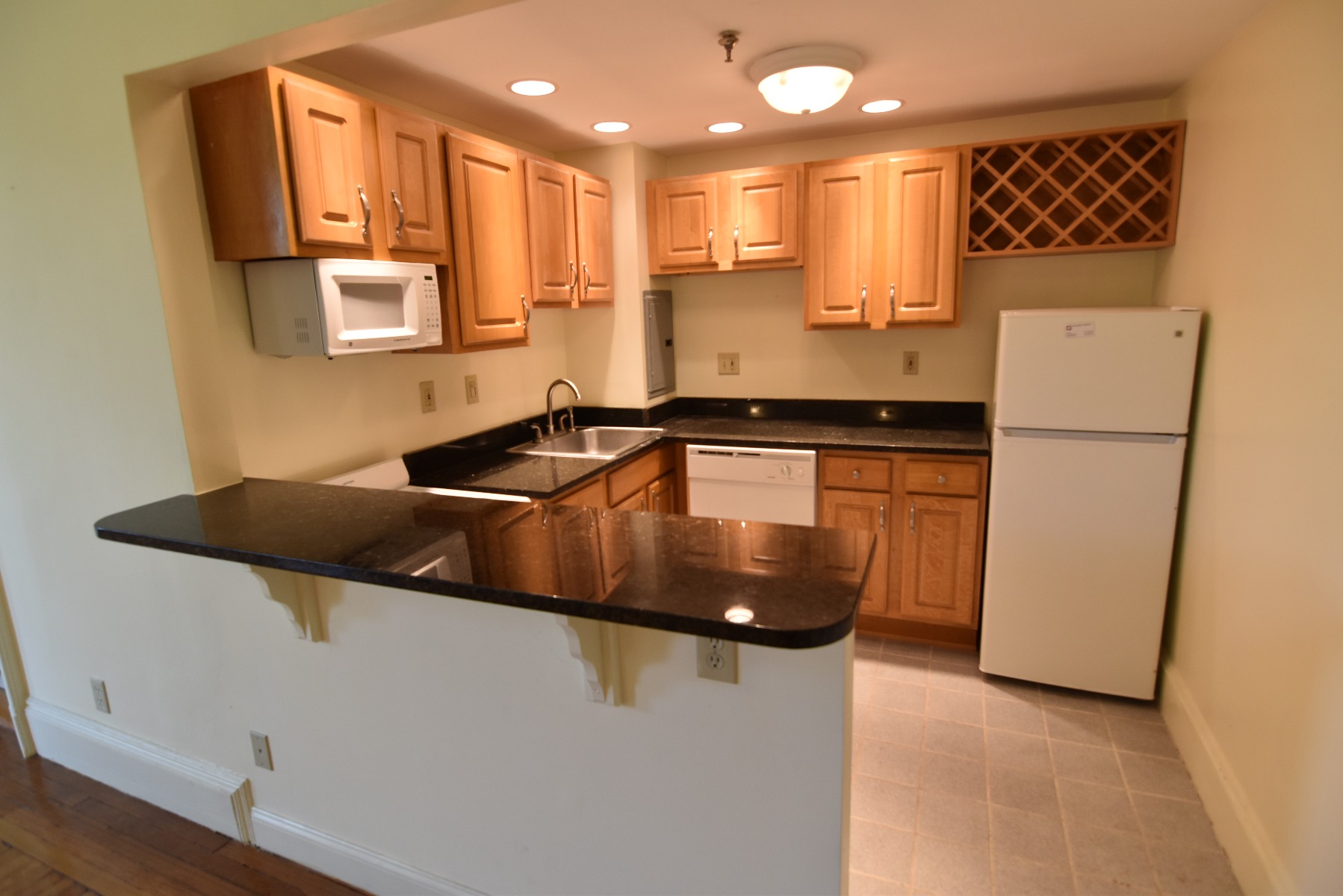 Studio bed, 1 bath apartment for rent at 379 Commonwealth Ave Unit 7, Back Bay — photo 5 of 9