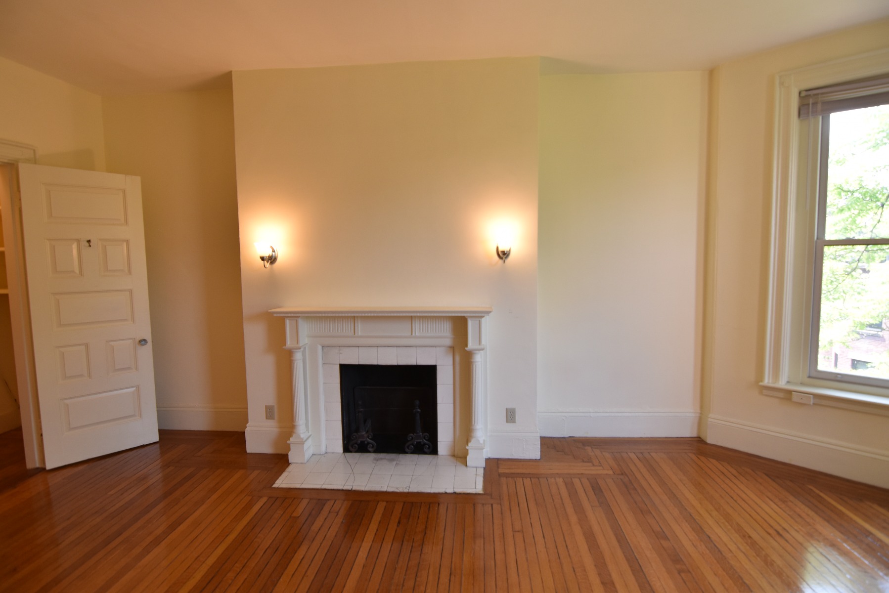 Studio bed, 1 bath apartment for rent at 379 Commonwealth Ave Unit 7, Back Bay — photo 4 of 9