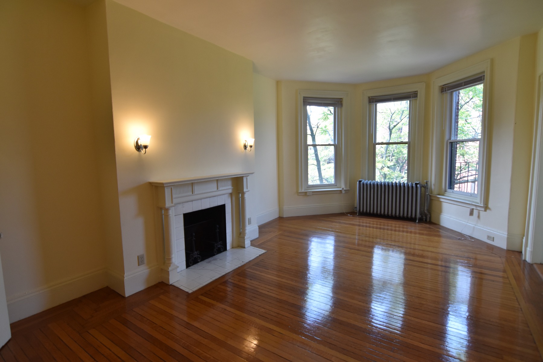 Studio bed, 1 bath apartment for rent at 379 Commonwealth Ave Unit 7, Back Bay — photo 1 of 9
