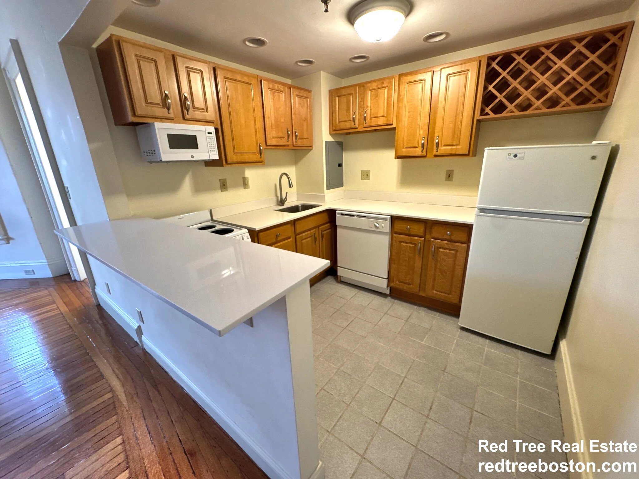 Studio bed, 1 bath apartment for rent at 379 Commonwealth Ave Unit 7a, Back Bay — photo 3 of 5