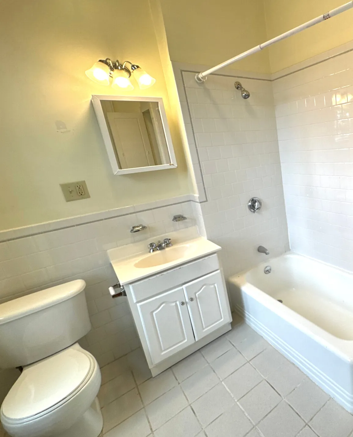 Studio bed, 1 bath apartment for rent at 379 Commonwealth Ave Unit 7a, Back Bay — photo 4 of 5