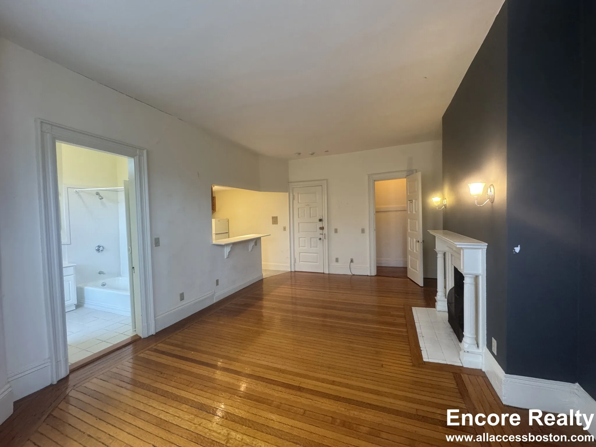 Studio bed, 1 bath apartment for rent at 379 Commonwealth Ave Unit 7M, Back Bay — photo 4 of 8