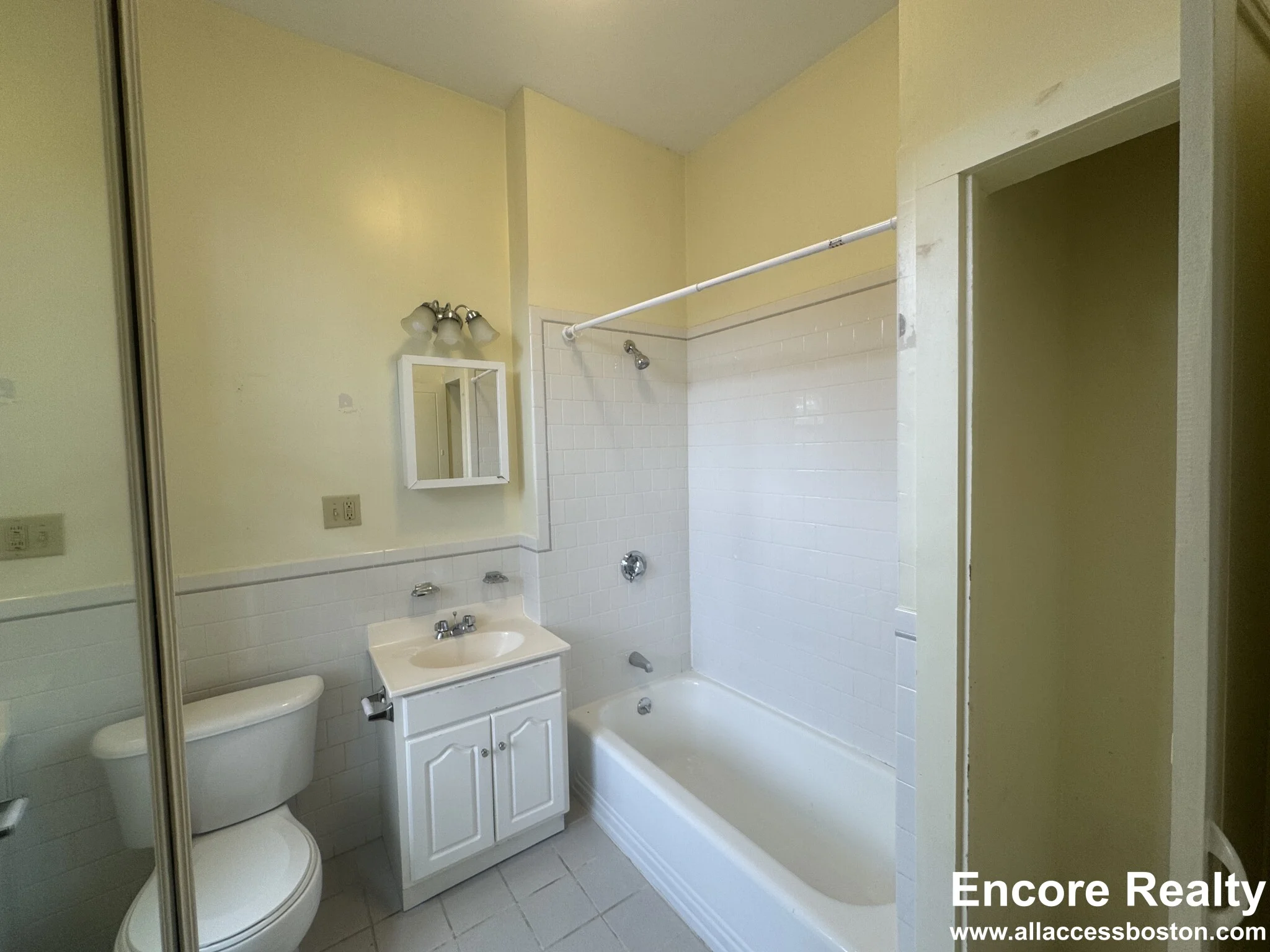 Studio bed, 1 bath apartment for rent at 379 Commonwealth Ave Unit 7M, Back Bay — photo 5 of 8