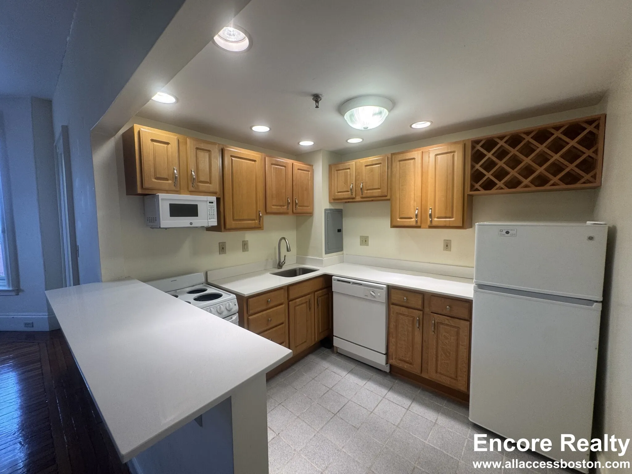 Studio bed, 1 bath apartment for rent at 379 Commonwealth Ave Unit 7M, Back Bay — photo 1 of 8
