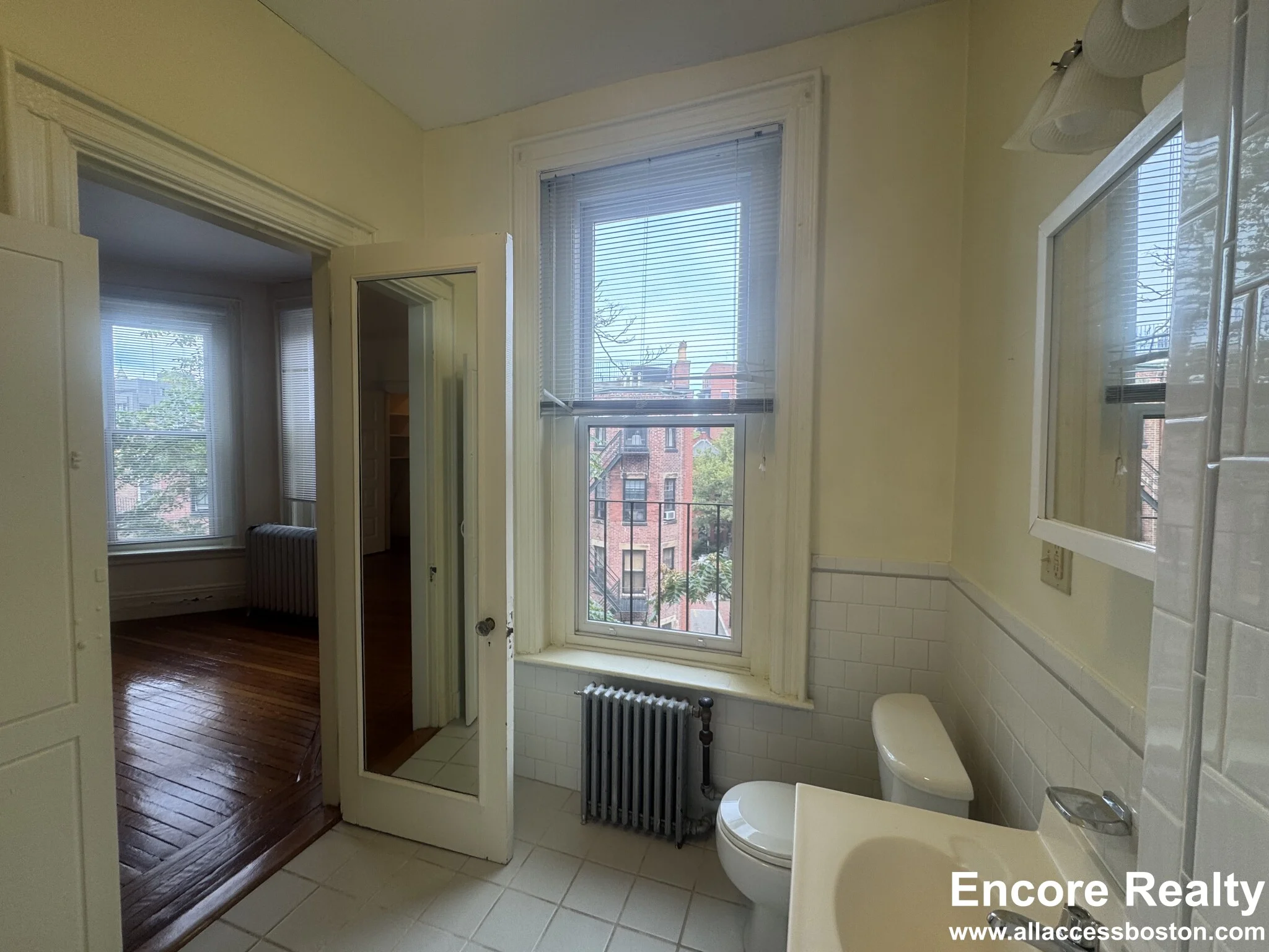 Studio bed, 1 bath apartment for rent at 379 Commonwealth Ave Unit 7M, Back Bay — photo 6 of 8