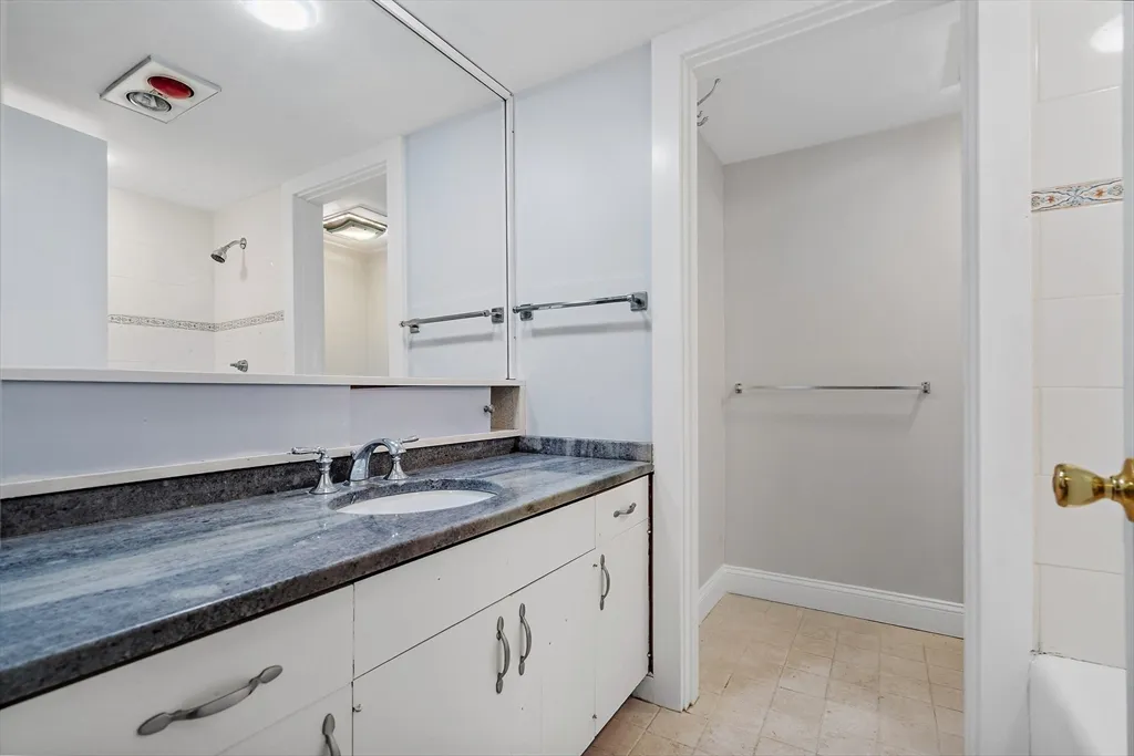 5 bed, 3 bath apartment for rent at 379 Concord Rd Unit 1&2, Sudbury — photo 14 of 41