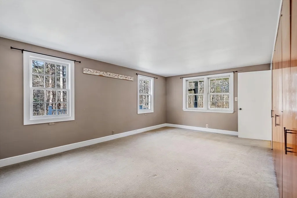 5 bed, 3 bath apartment for rent at 379 Concord Rd Unit 1&2, Sudbury — photo 11 of 41