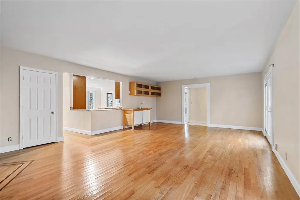5 bed, 3 bath apartment for rent at 379 Concord Rd Unit 1&2, Sudbury — photo 10 of 41