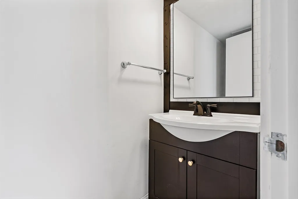 5 bed, 3 bath apartment for rent at 379 Concord Rd Unit 1&2, Sudbury — photo 12 of 41