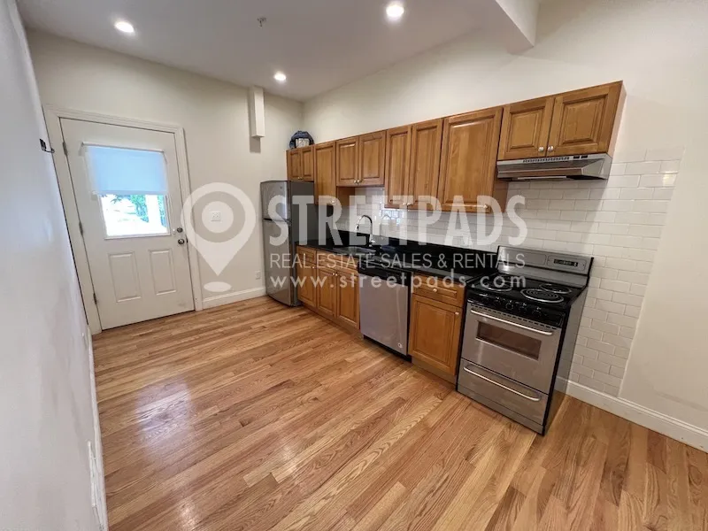 1 bed, 1 bath apartment for rent at 379 Harvard St Unit 1, Mid-Cambridge — photo 3 of 27