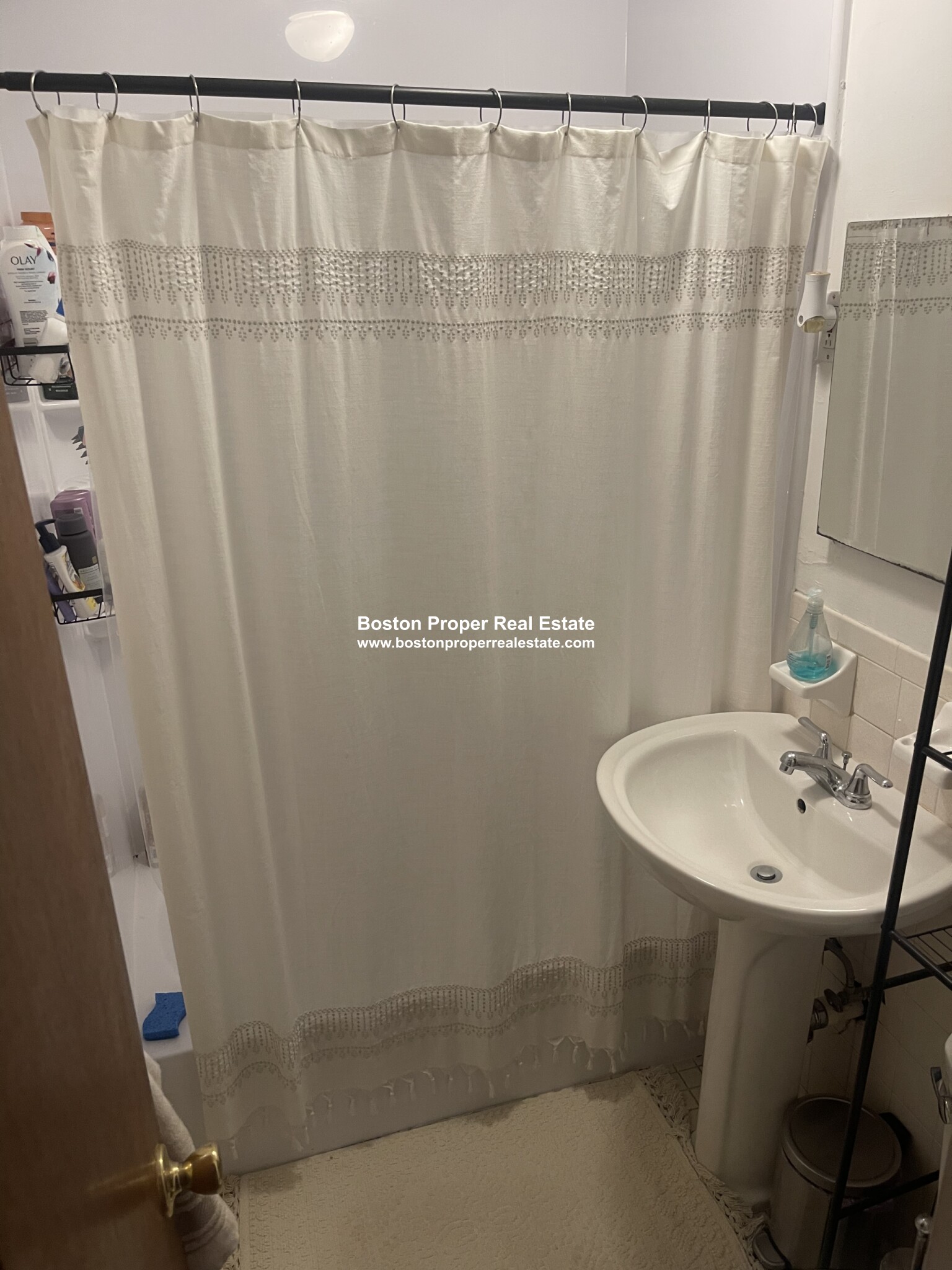 3 bed, 1 bath apartment for rent at 379 Marlborough St Unit 5, Back Bay — photo 6 of 10