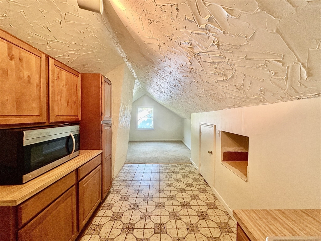 4 bed, 2 bath apartment for rent at 379 Newton St, Chestnut Hill — photo 10 of 21