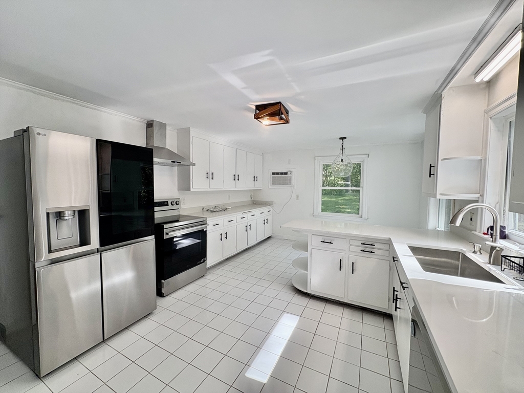 4 bed, 2 bath apartment for rent at 379 Newton St, Chestnut Hill — photo 5 of 21
