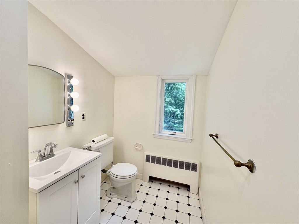4 bed, 2 bath apartment for rent at 379 Newton St, Chestnut Hill — photo 15 of 21