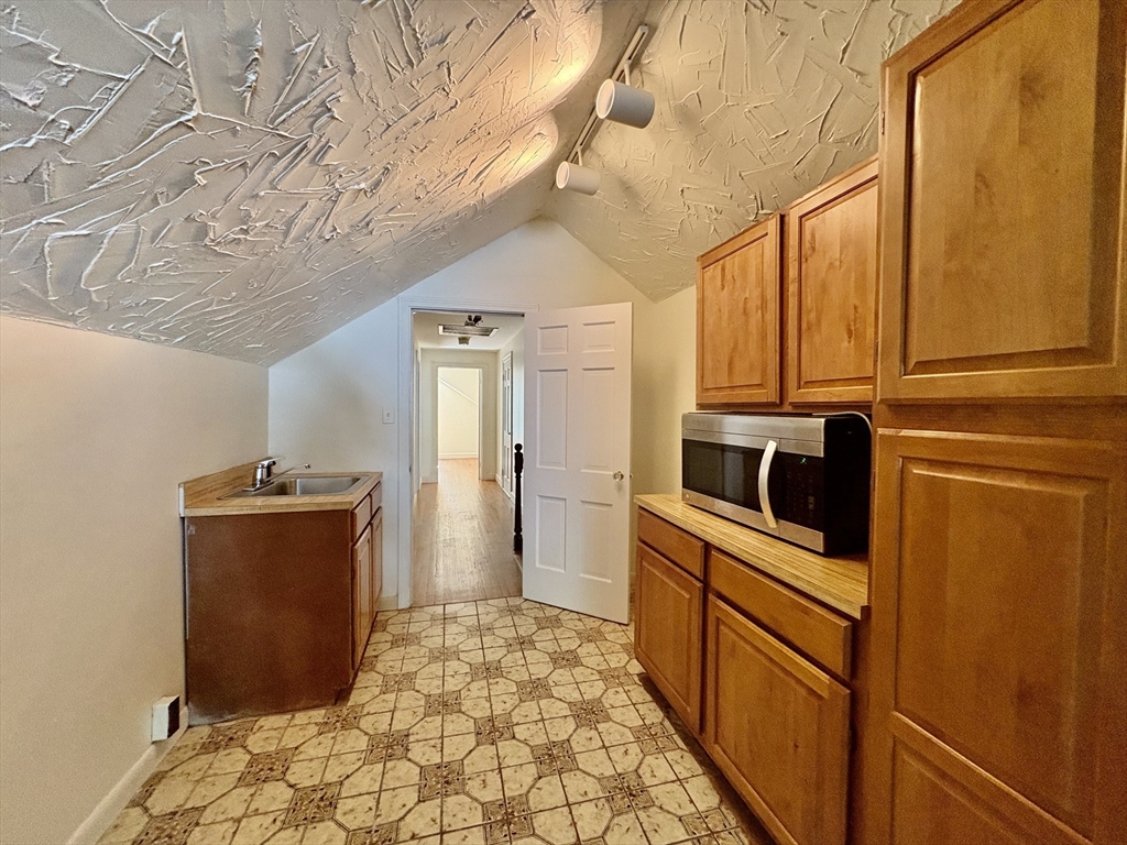 4 bed, 2 bath apartment for rent at 379 Newton St, Chestnut Hill — photo 18 of 21