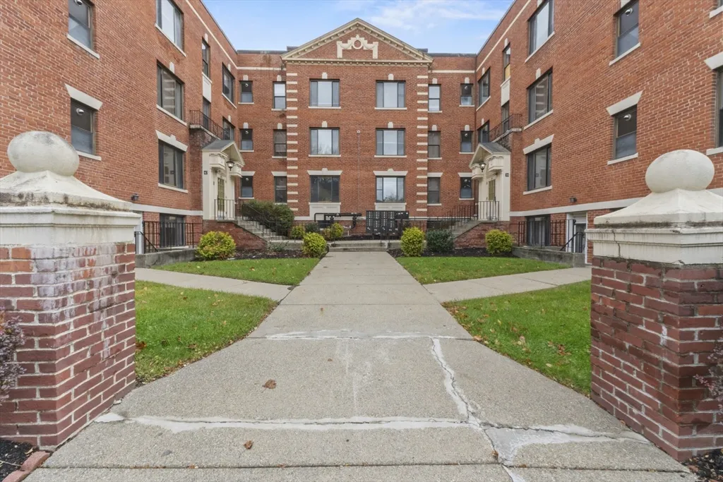 1 bed, 1 bath apartment for rent at 38-40 Cedar St Unit 335, Worcester — photo 1 of 21