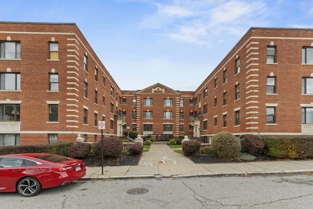 1 bed, 1 bath apartment for rent at 38-40 Cedar St Unit 335, Worcester — photo 2 of 21