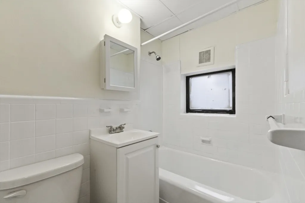 1 bed, 1 bath apartment for rent at 38-40 Cedar St Unit 335, Worcester — photo 14 of 21