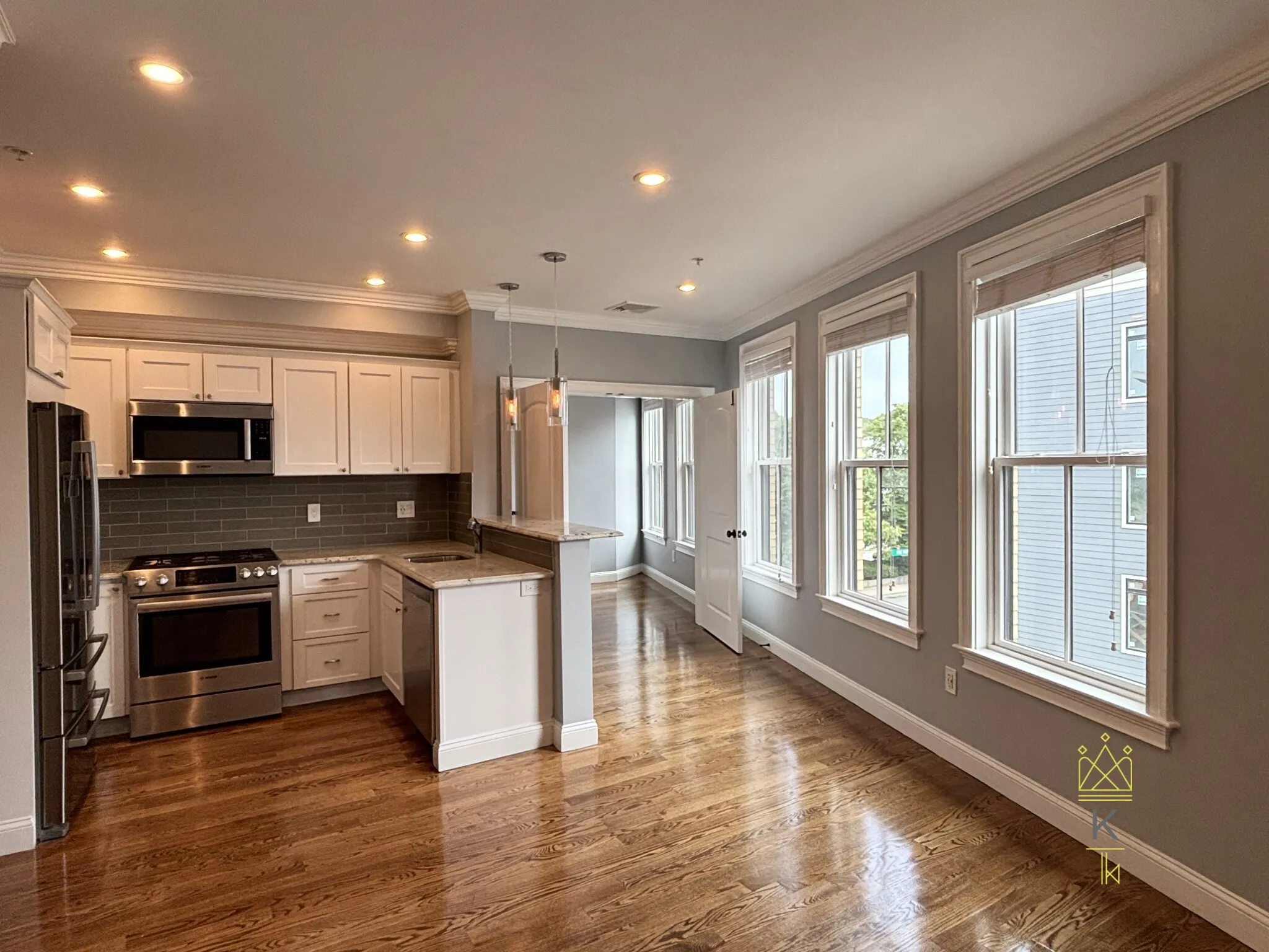 2.5 bed, 2 bath apartment for rent at 38-42 Hyde Park Ave Unit 05, Jamaica Plain