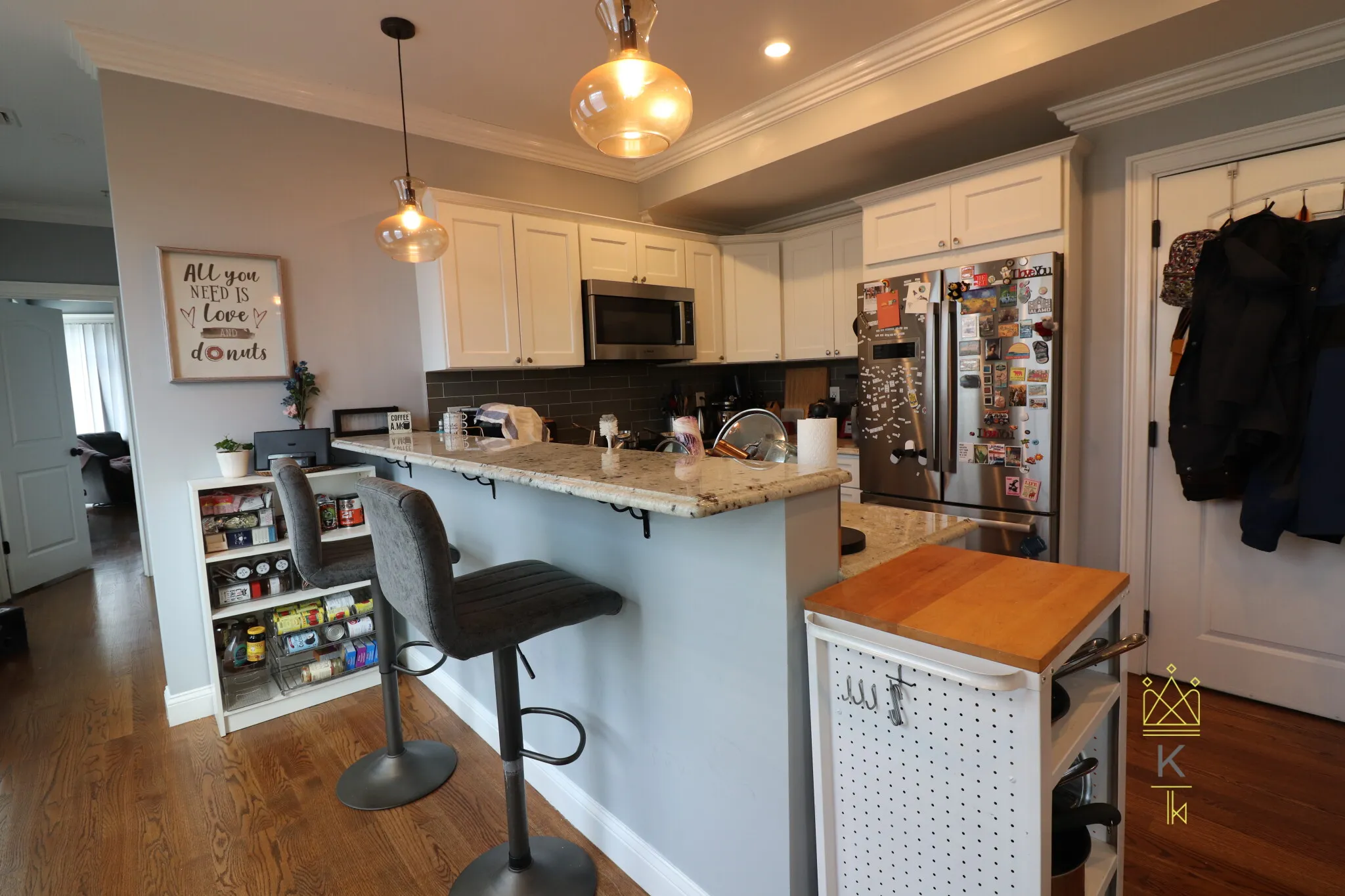 3 bed, 2 bath apartment for rent at 38-42 Hyde Park Ave Unit 4, Jamaica Plain — photo 4 of 17