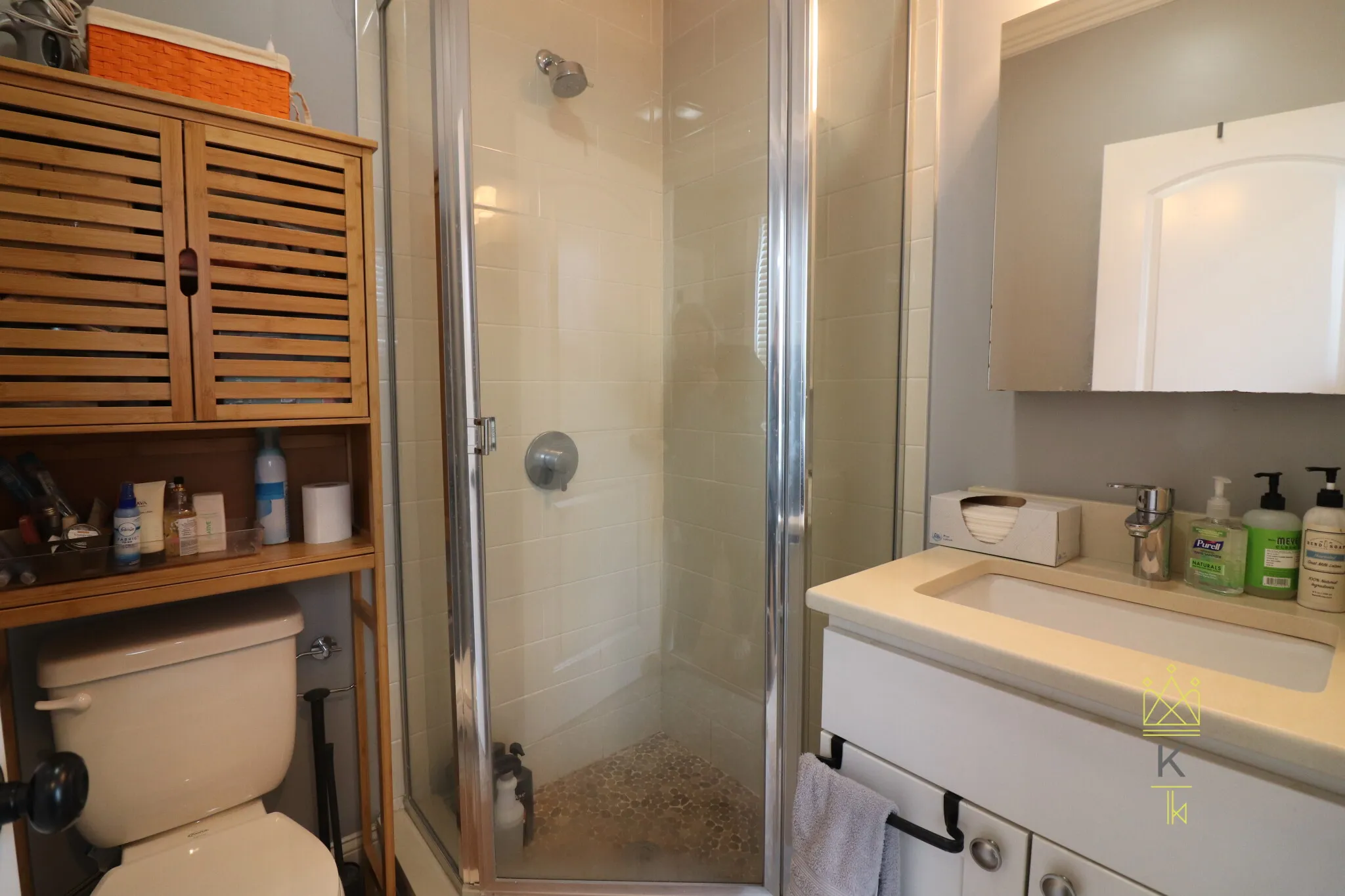 3 bed, 2 bath apartment for rent at 38-42 Hyde Park Ave Unit 4, Jamaica Plain — photo 7 of 17