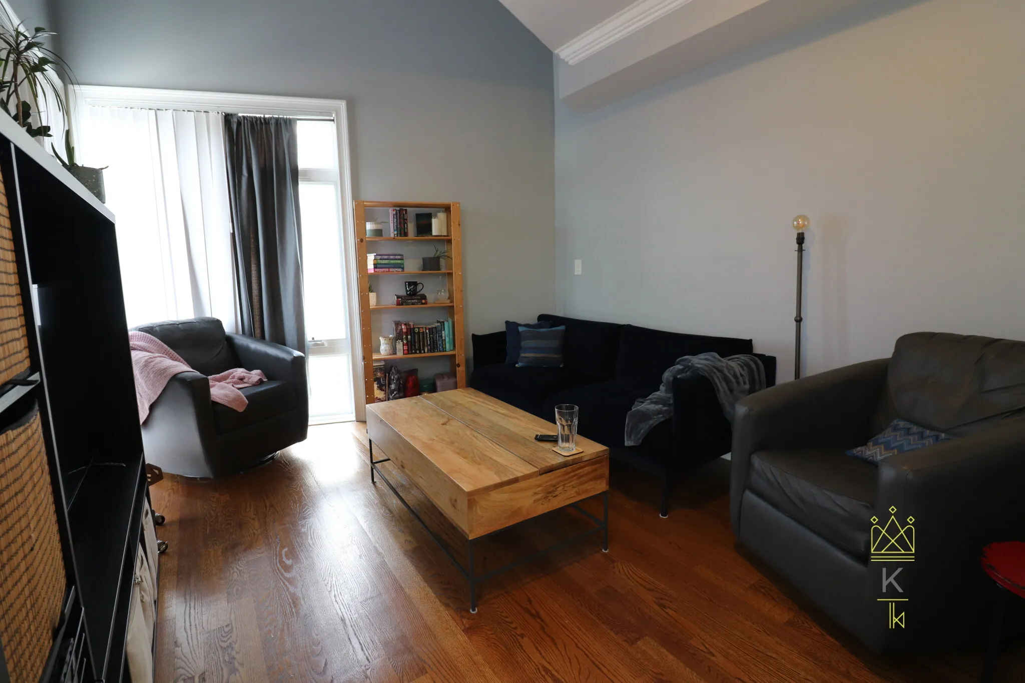 3 bed, 2 bath apartment for rent at 38-42 Hyde Park Ave Unit 4, Jamaica Plain — photo 8 of 17