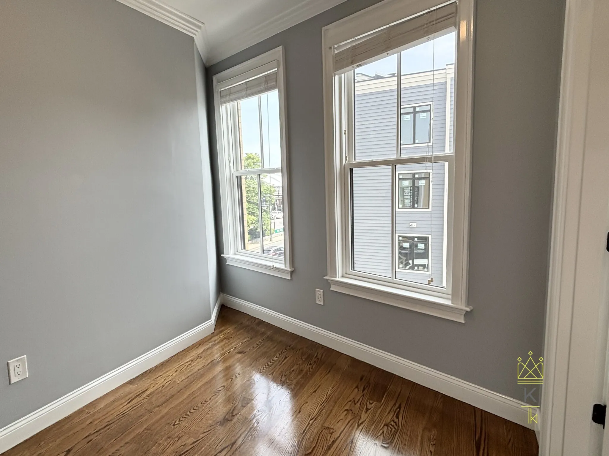 2.5 bed, 2 bath apartment for rent at 38-42 Hyde Park Ave Unit 5, Jamaica Plain — photo 5 of 24