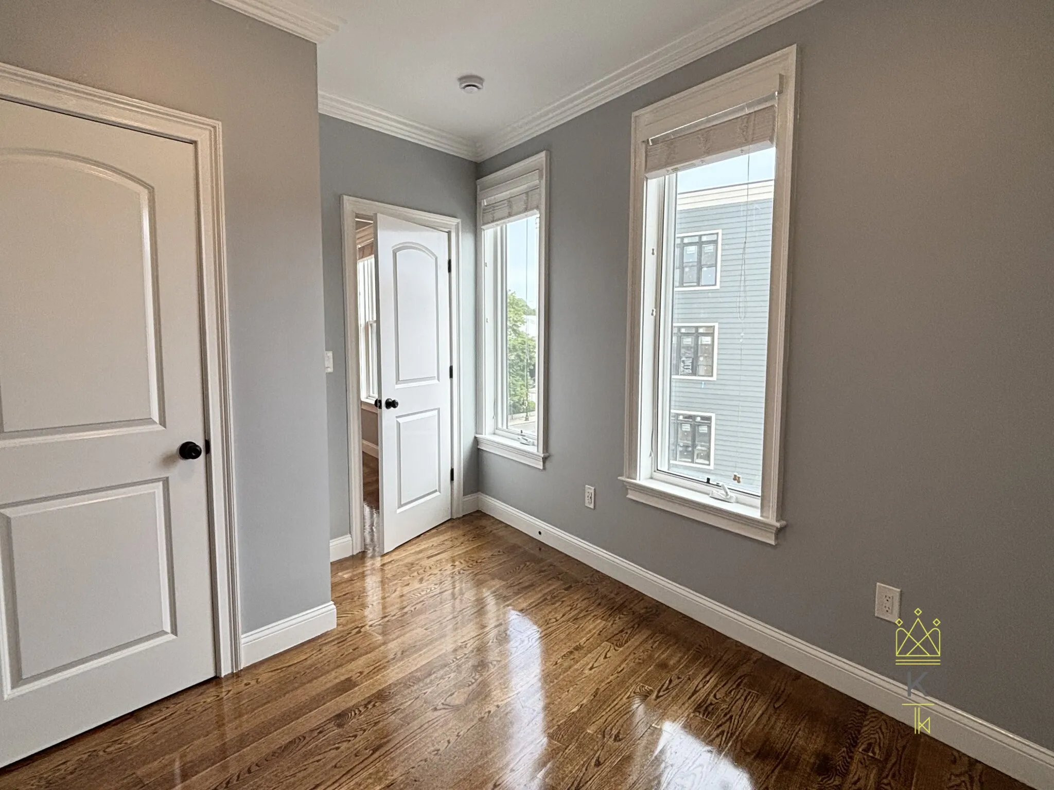 2.5 bed, 2 bath apartment for rent at 38-42 Hyde Park Ave Unit 5, Jamaica Plain — photo 9 of 24