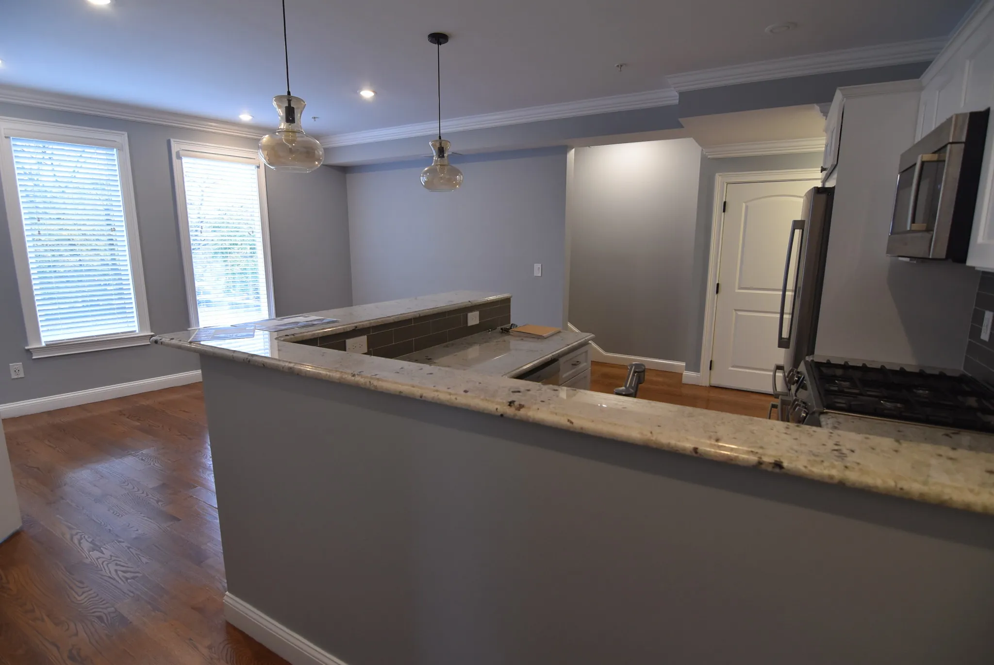 3 bed, 2 bath apartment for rent at 38-42 Hyde Park Ave Unit 6, Jamaica Plain — photo 2 of 13