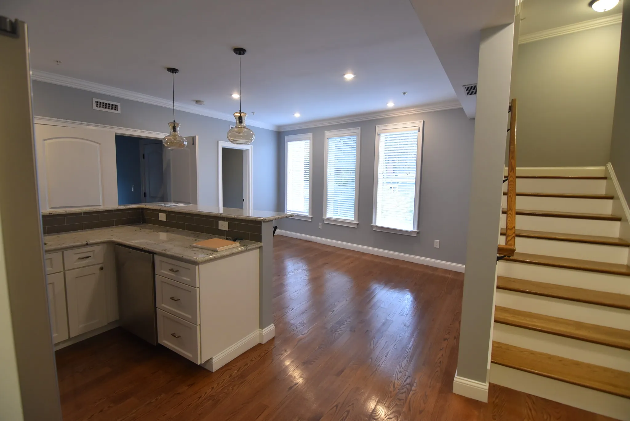 3 bed, 2 bath apartment for rent at 38-42 Hyde Park Ave Unit 6, Jamaica Plain — photo 1 of 13