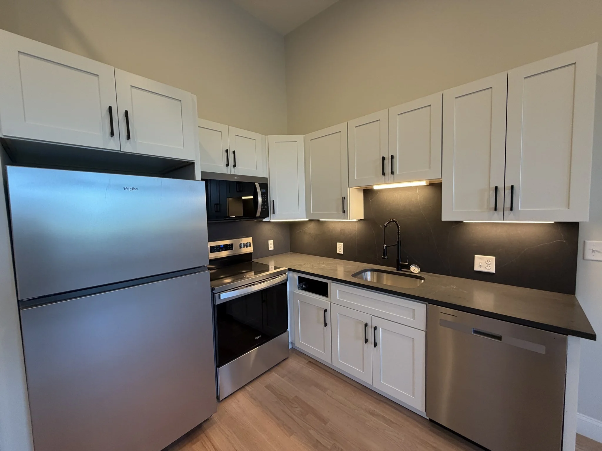 1 bed, 1 bath apartment for rent at 38-42 Washington Unit 303, Haverhill — photo 4 of 13