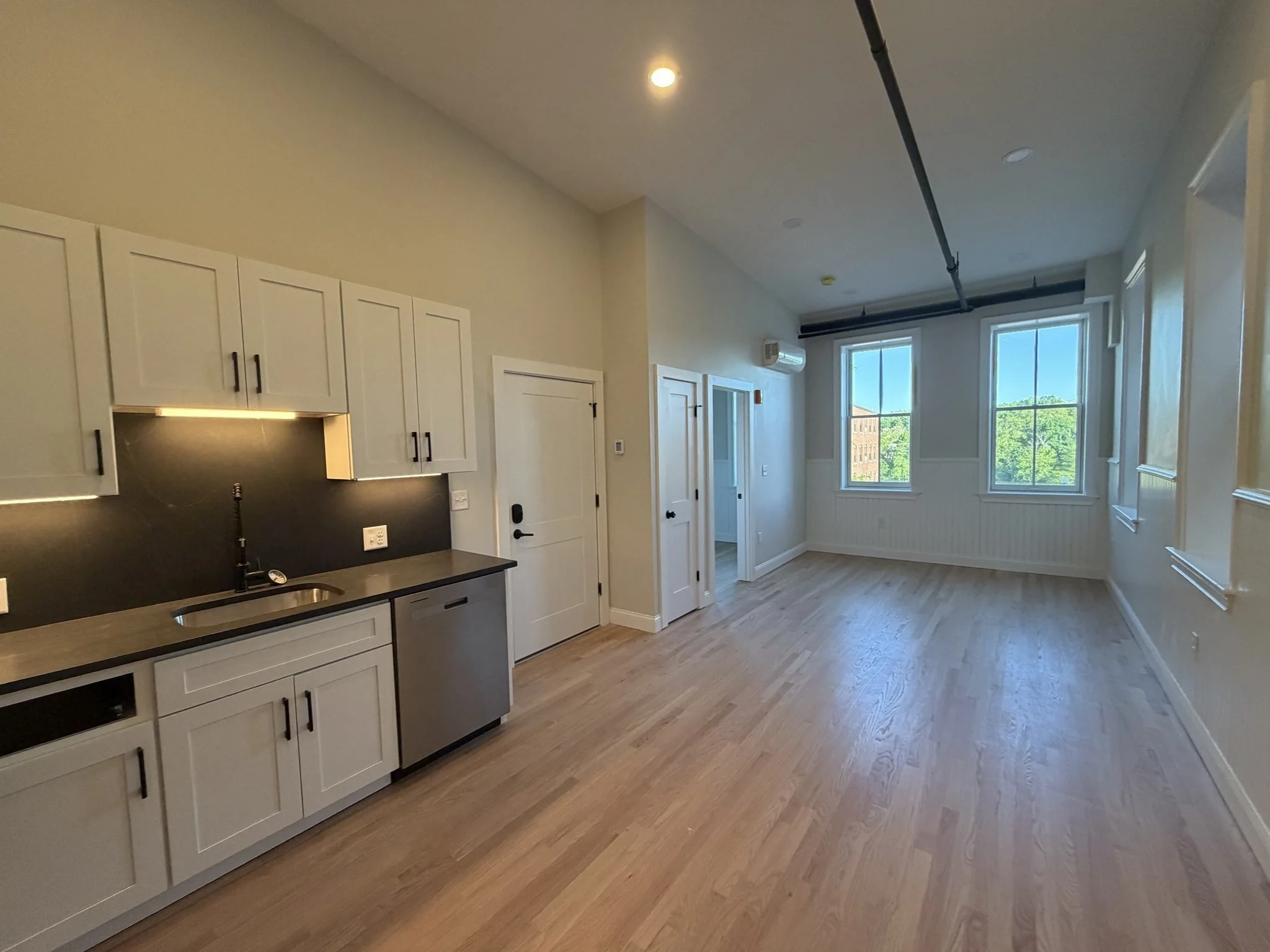 1 bed, 1 bath apartment for rent at 38-42 Washington Unit 303, Haverhill — photo 2 of 13