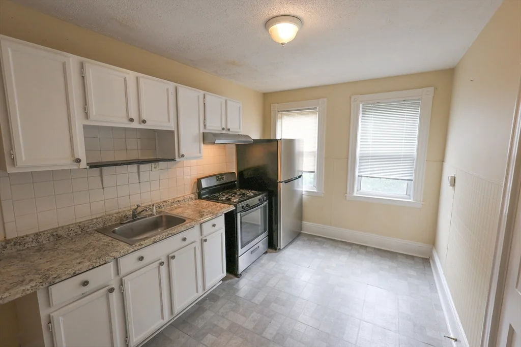 3 bed, 1 bath apartment for rent at 38 American Legion Hwy Unit 3, Dorchester — photo 5 of 26