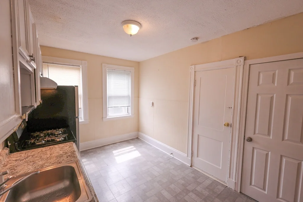 3 bed, 1 bath apartment for rent at 38 American Legion Hwy Unit 3, Dorchester — photo 3 of 26
