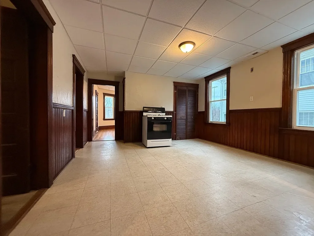 2 bed, 1 bath apartment for rent at 38 Ames St Unit 2, Worcester — photo 4 of 9