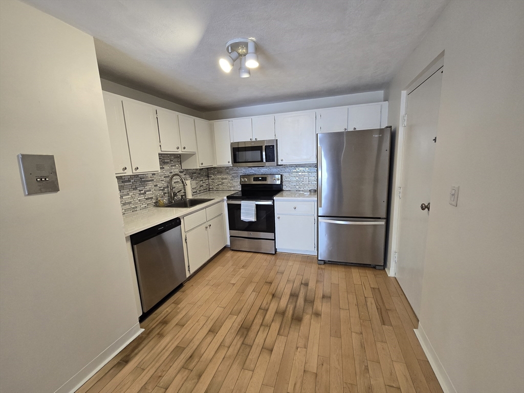 2 bed, 1 bath apartment for rent at 38 Bennett St Unit 3A, Wakefield — photo 4 of 10