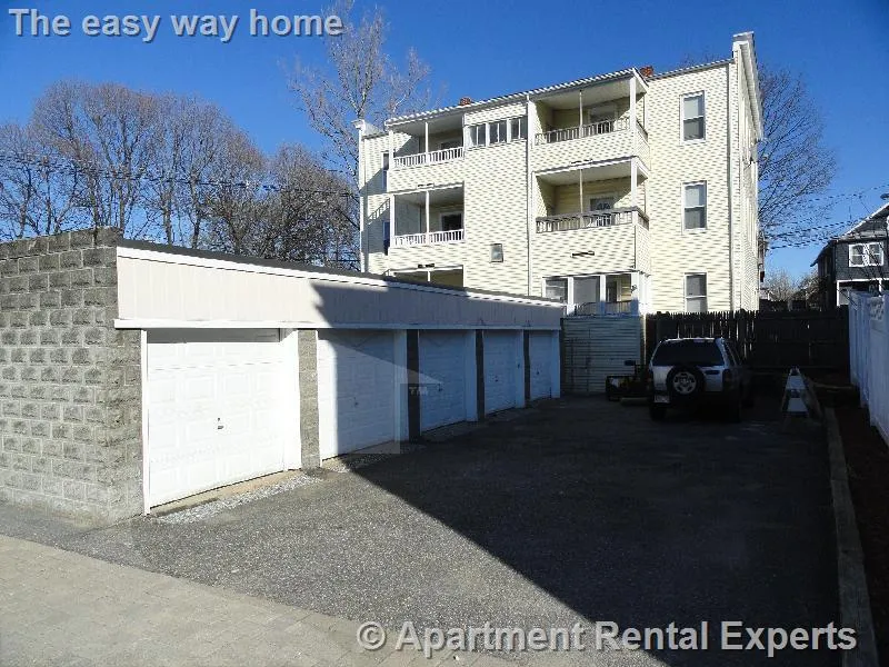 3 bed, 1 bath apartment for rent at 38 Bond St Unit 3R, Winter Hill — photo 5 of 7
