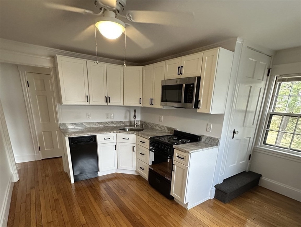 1 bed, 1 bath apartment for rent at 38 Byron St Unit 2, Wakefield — photo 2 of 10