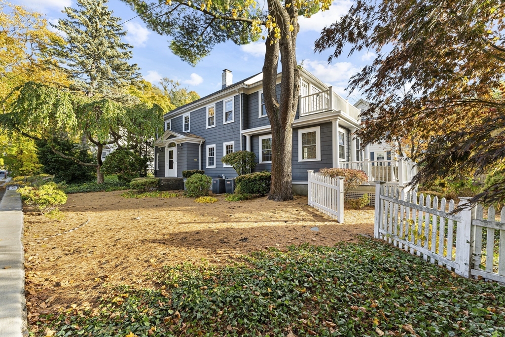 3 bed, 2 bath apartment for rent at 38 Cabot St, Newton — photo 2 of 34