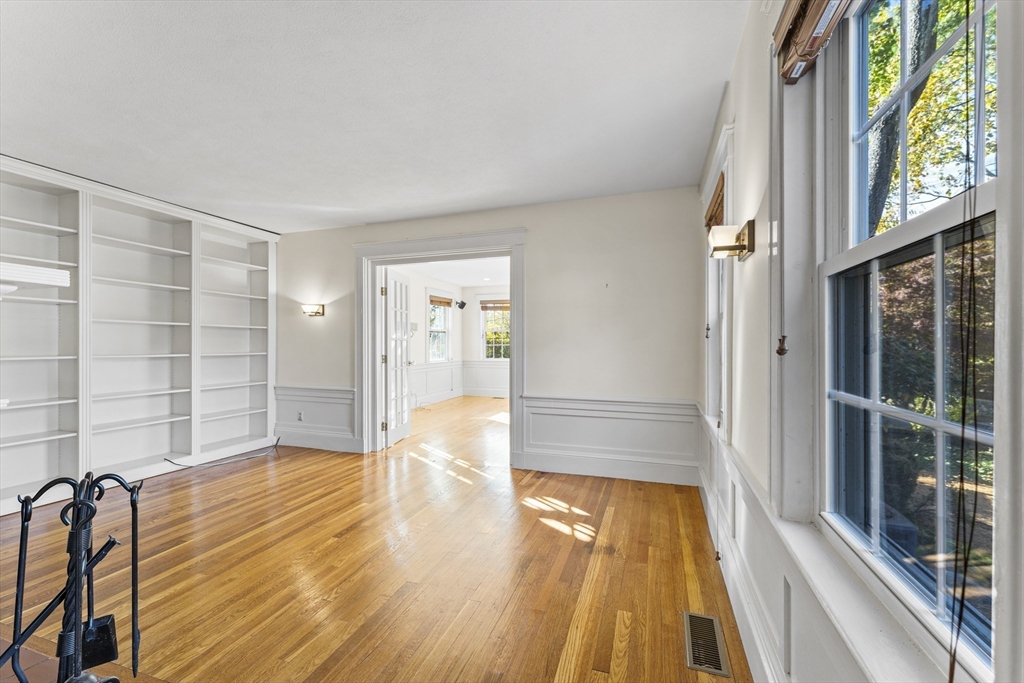 3 bed, 2 bath apartment for rent at 38 Cabot St, Newton — photo 5 of 34
