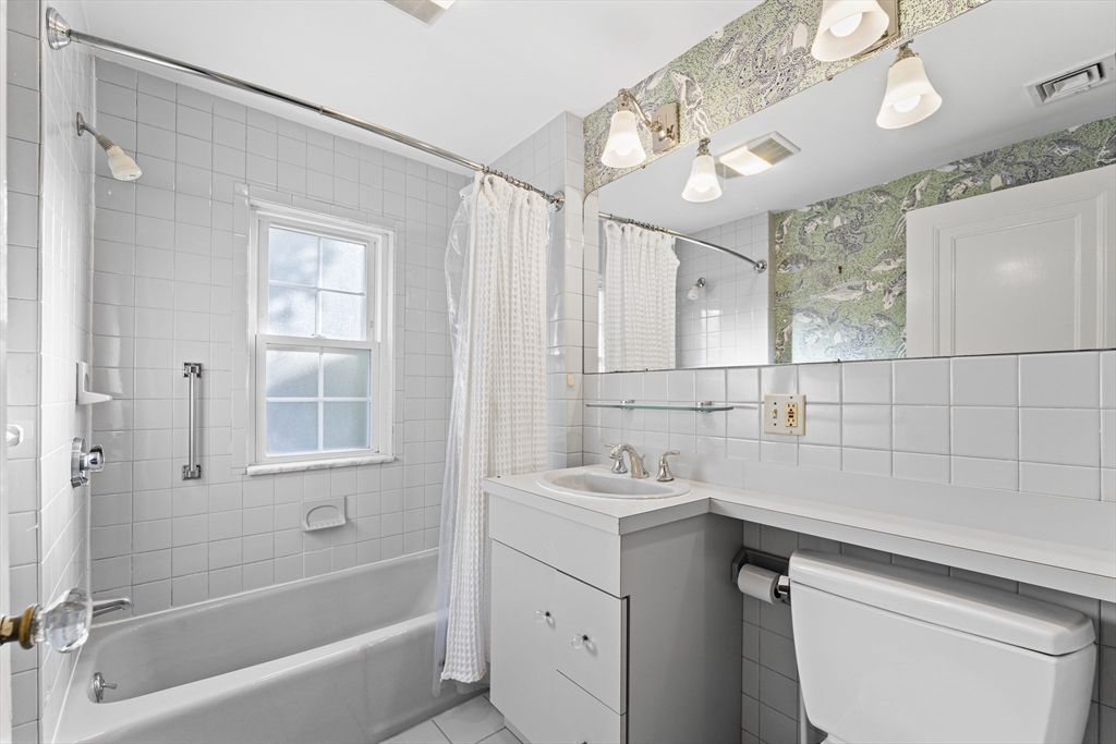 3 bed, 2 bath apartment for rent at 38 Cabot St, Newton — photo 28 of 34