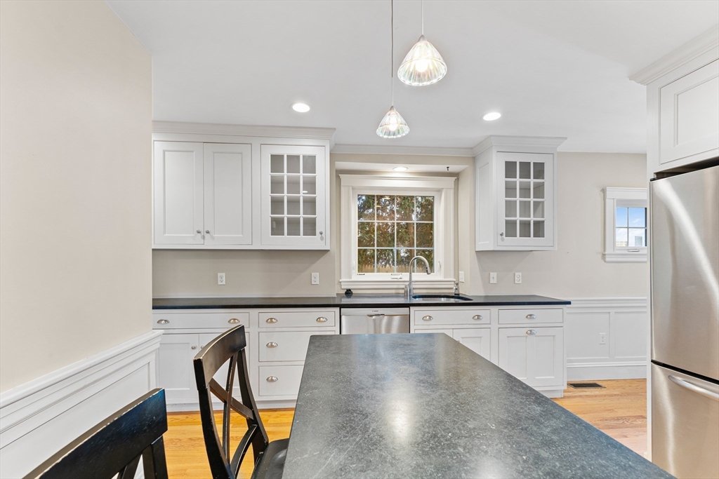 3 bed, 2 bath apartment for rent at 38 Cabot St, Newton — photo 14 of 34