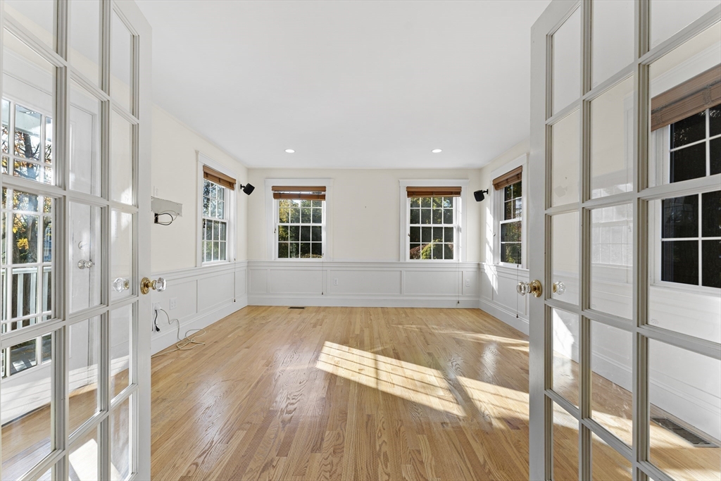 3 bed, 2 bath apartment for rent at 38 Cabot St, Newton — photo 4 of 34