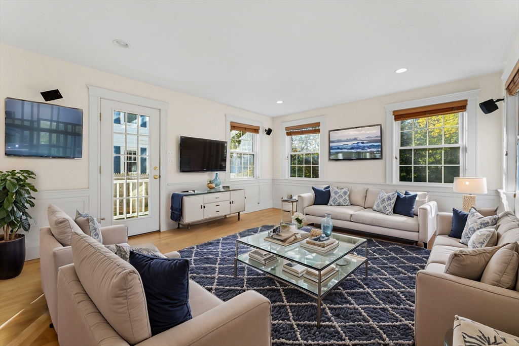 3 bed, 2 bath apartment for rent at 38 Cabot St, Newton — photo 3 of 34