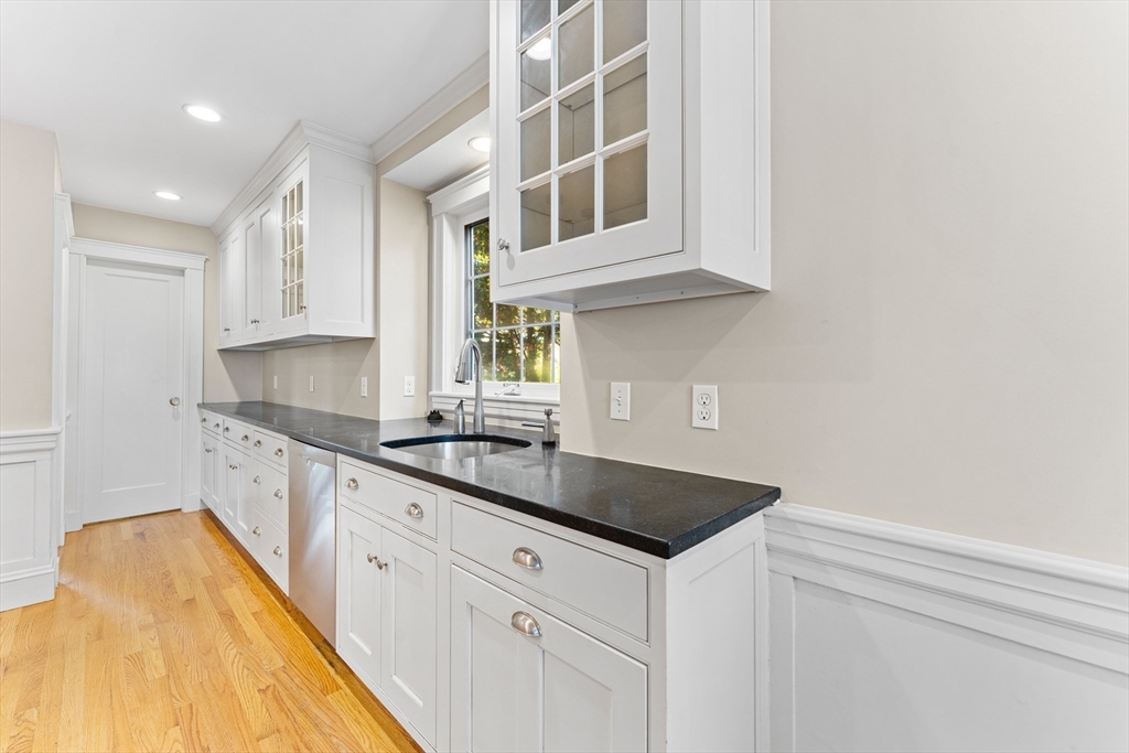 3 bed, 2 bath apartment for rent at 38 Cabot St, Newton — photo 12 of 34