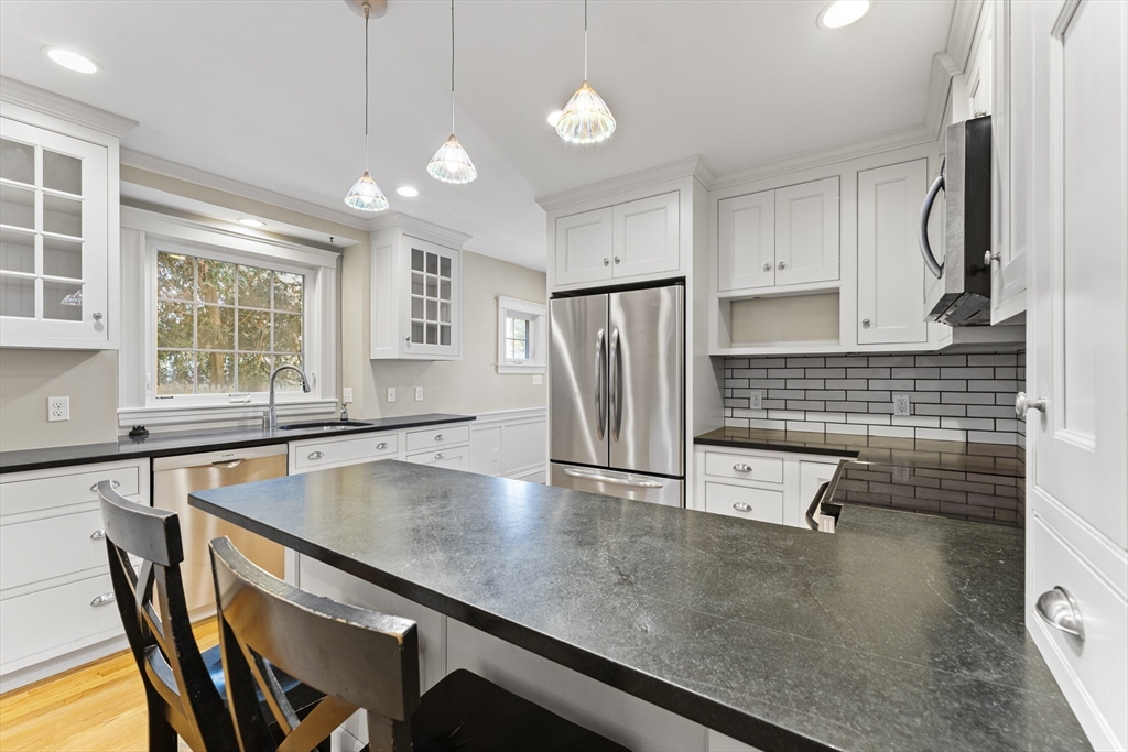 3 bed, 2 bath apartment for rent at 38 Cabot St, Newton — photo 10 of 34