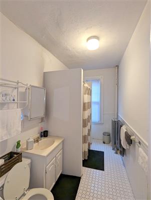 3 bed, 1 bath apartment for rent at 38 Calvin St Unit 1, Ward Two — photo 8 of 10