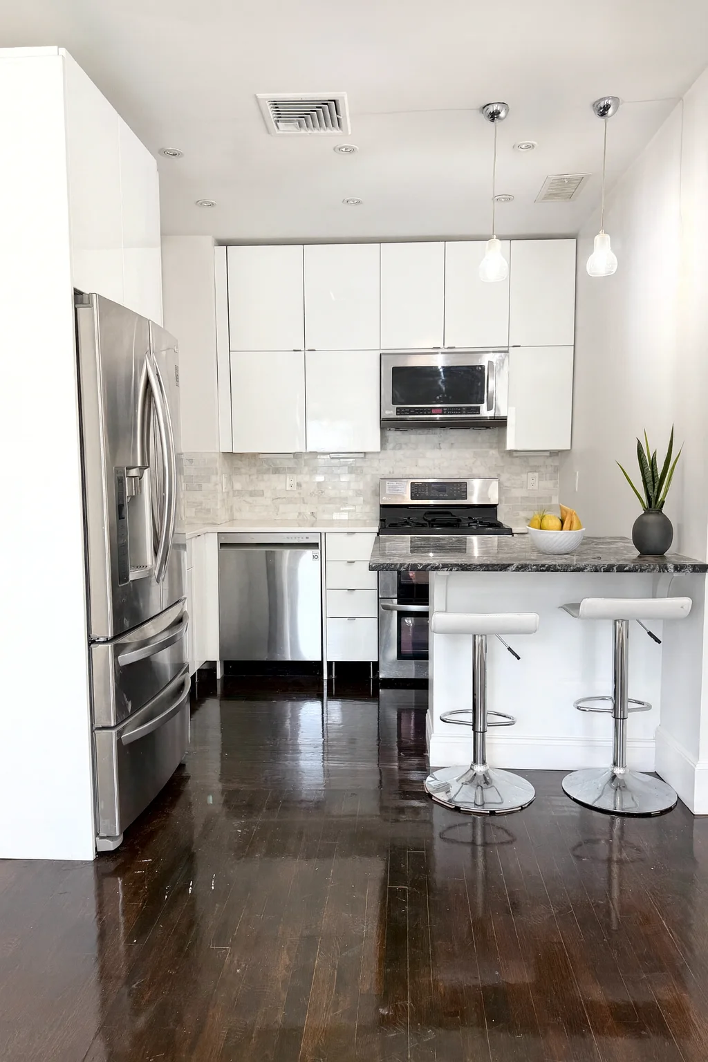 2 bed, 1 bath apartment for rent at 38 Cameron St Unit 2, Brookline Village — photo 4 of 10