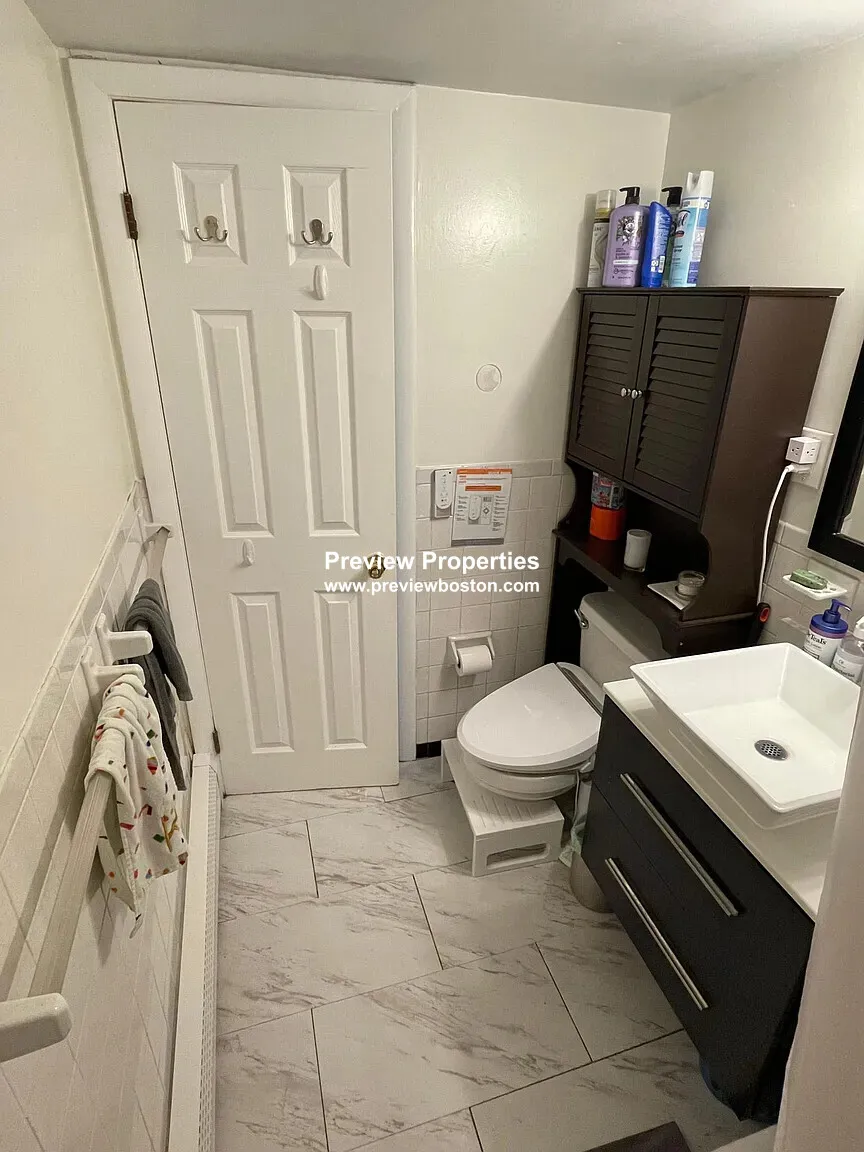 2 bed, 1 bath apartment for rent at 38 Carey Ave Unit 3P, Watertown — photo 22 of 25