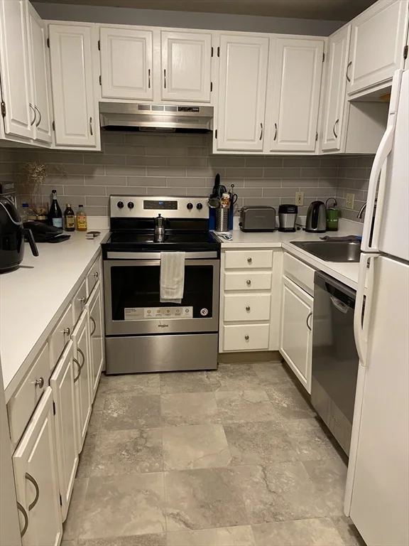 1 bed, 1 bath apartment for rent at 38 Carter St Unit 202, Everett — photo 1 of 9